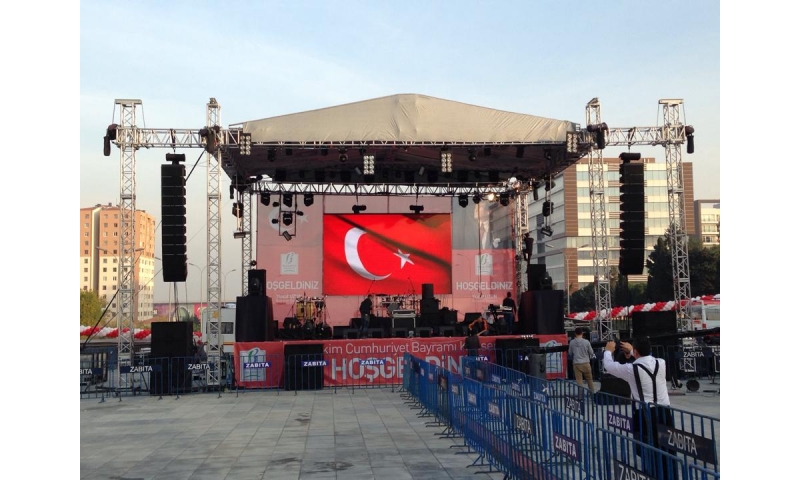 Soner Sarıkabadayı Concert